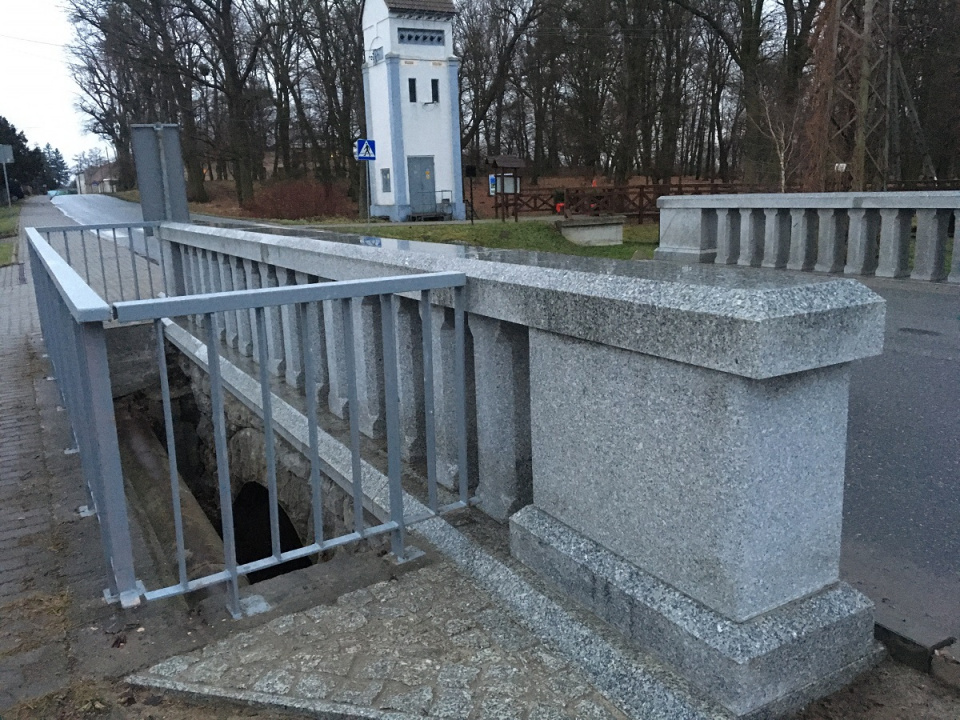 Odnowiony mostek w Chróścinie Opolskiej [fot.Maja Laksy]