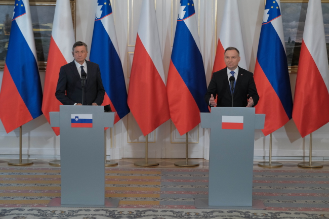 Od lewej: prezydent Słowenii Borut Pahor i prezydent Polski Andrzej Duda podczas konferencji prasowej po spotkaniu w Belwederze w Warszawie (20.05) [fot. PAP/Mateusz Marek]