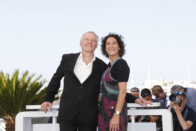Bjorn Floberg i Emily Atef biorą udział w fotogalerii „PLUS QUE JAMAIS (MORE THAN EVER)” podczas 75. Festiwalu Filmowego w Cannes [fot. PAP/EPA/SEBASTIEN NOGIER]