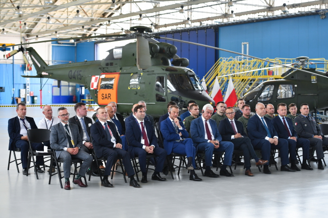 Uroczystości podpisania umowy na dostawę wielozadaniowych śmigłowców typu AW149 dla Lotnictwa Wojsk Lądowych [fot. PAP/Wojtek Jargiło]
