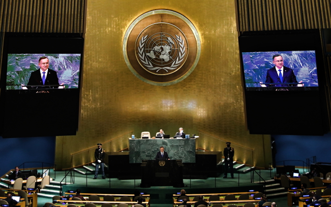 Prezydent RP Andrzej Duda wygłasza przemówienie podczas 77. Debaty Generalnej w Sali Zgromadzenia Ogólnego w siedzibie Organizacji Narodów Zjednoczonych w Nowym Jorku [fot. PAP/EPA/Peter Foley]