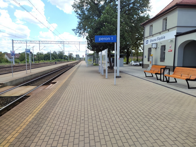 Czy na wyremontowanym dworcu będzie zatrzymywać się więcej pociągów Włodarze Olesna zabiegają o nowe połączenia