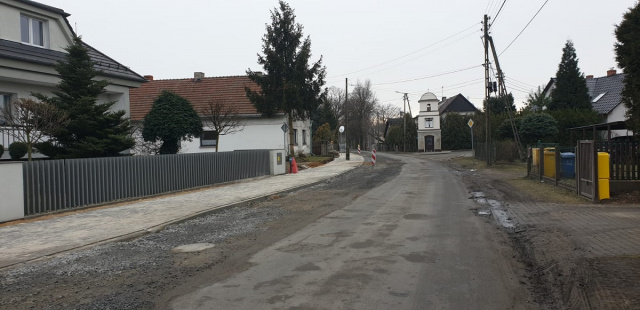 Trwają zaawansowane prace związane z budową ścieżki pieszo - rowerowej w gminie Łubniany