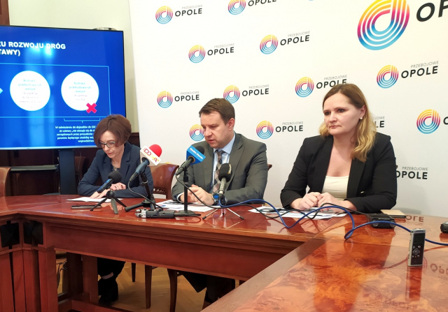 Prezydent Wiśniewski wysyła apel do premiera w sprawie dotacji na drogi. Wojewoda mówi o wsparciu przy składanych wnioskach