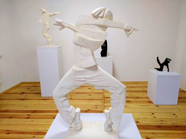 Rzeźby tańczące można oglądać w praszkowskim muzeum. To 30 figur związanych z breakdance