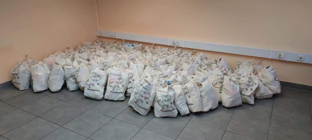 Nikt nie wychodzi z pustymi rękami Trzeba zapełnić Wojewódzki Magazyn Pomocy Humanitarnej w Krapkowicach