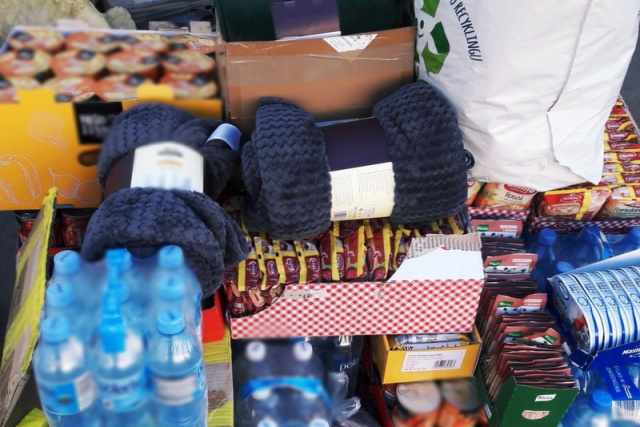 Strzelce Opolskie: w komendzie i komisariatach zorganizowali zbiórkę darów dla Ukrainy