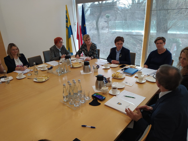 Rozdzielenie funduszy na pomoc i omówienie planu wsparcia dla osób niepełnosprawnych z Ukrainy. Posiedzenie Wojewódzkiej Społecznej Rady ds. Osób Niepełnosprawnych