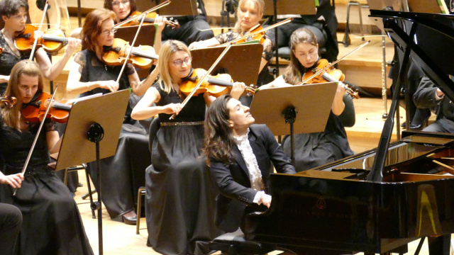 Filharmonia Opolska: Muzyka pokoju zabrzmiała z udziałem gruzińskiej gwiazdy [ZDJĘCIA]