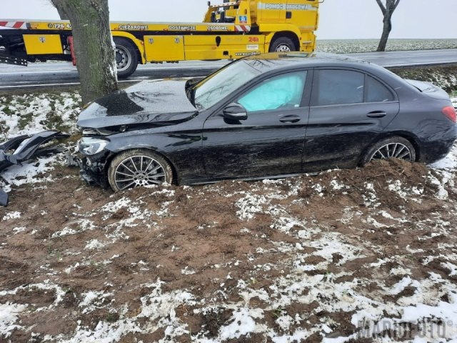 Wypadek na DK45 koło Kluczborka. Jedna osoba ranna