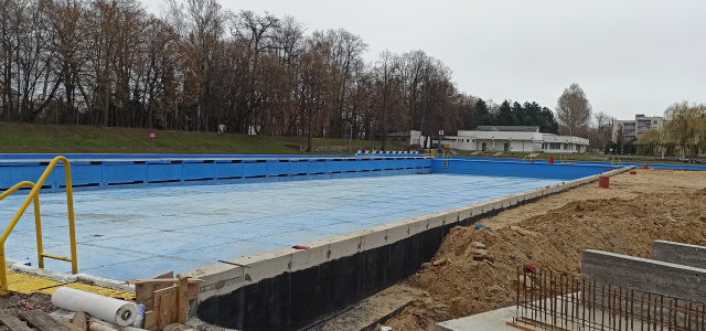 Prace przy modernizacji basenu miejskiego w Głubczycach idą pełną parą
