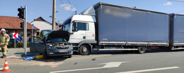 Wypadek w Izbicku na skrzyżowaniu DK 94 z drogą na Kamień Śląski