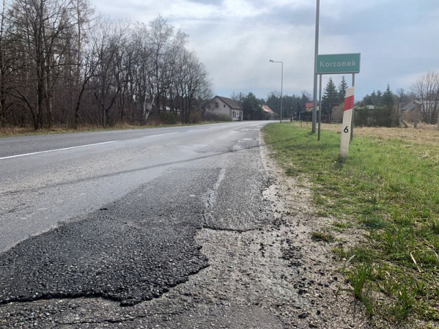 Remont DW408. Przetarg ogłosili na remont w Ortowicach, ale chcą wydłużyć o kilometr w stronę Korzonka