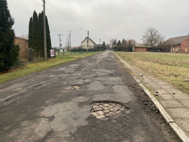 Przebudowa drogi z Ligoty Książęcej do Biestrzykowic droższa niż planowano. Starostwo będzie musiało znaleźć dodatkowe 4 miliony złotych