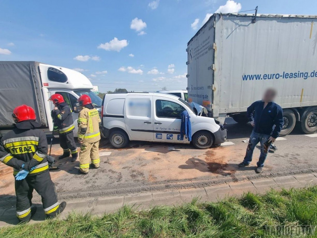 Zderzenia busa, dostawczaka i ciężarówki na obwodnicy Opola