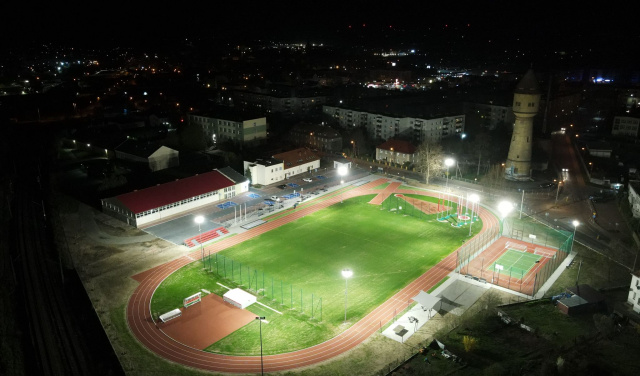 Namysłowski ogólniak ma stadion lekkoatletyczny z prawdziwego zdarzenia. Pierwsze zawody już dziś