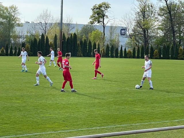 4. liga piłki nożnej: Polonia Nysa powiększyła przewagę
