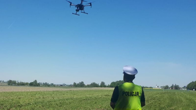 Policyjny dron ponownie w akcji. Dzięki niemu olescy policjanci zatrzymali ponad 50 kierowców [FILM]