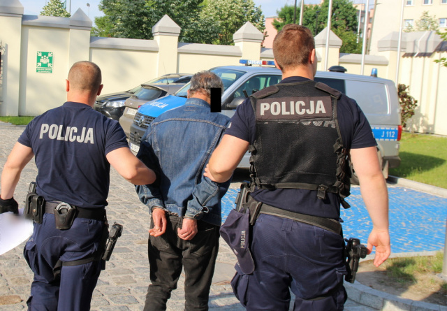 Ukrywający się za granicą oszust wpadł w ręce brzeskich policjantów