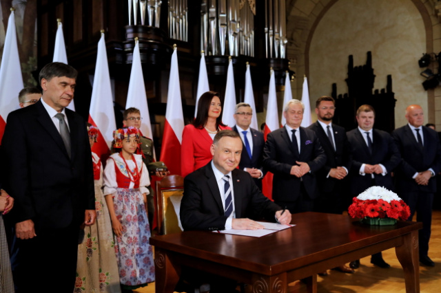 Ustanowienie tego święta jest istotne dla całej Polski. Prezydent podpisał ustawę o ustanowieniu Narodowego Dnia Powstań Śląskich [ZDJĘCIA]