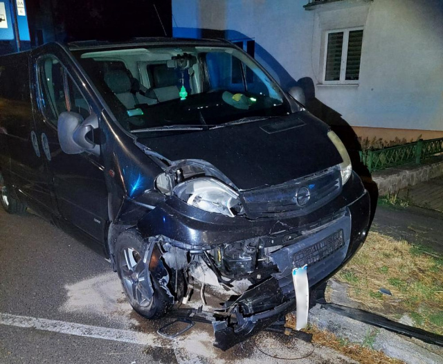 Pijana 35-latka podczas nocnego rajdu zniszczyła dwa samochody. Miała 2 promile