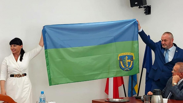 Flaga na 50-lecie. Dąbrowa czeka na opinię ministerstwa w sprawie swojej flagi