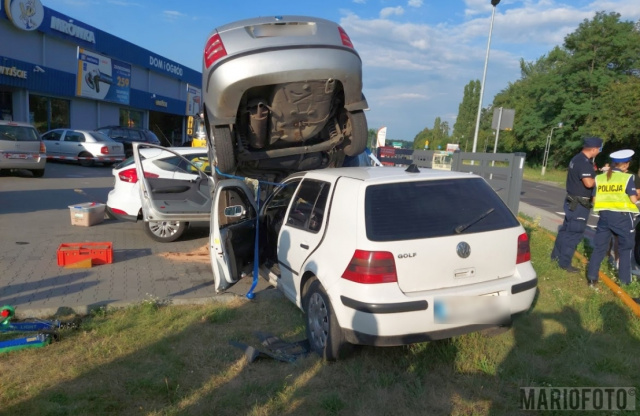 Nietypowy wypadek przy centrum handlowym w Zdzieszowicach. Jedna osoba została ranna