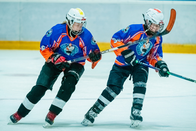 W Opolu trwa Festiwal Hokeja. Młodzi zawodnicy szkolą się pod okiem profesjonalistów