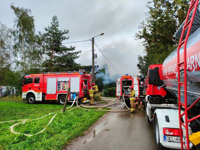 W Bogdańczowicach pali się warsztat stolarski. Obiekt gasi 12 zastępów straży pożarnej