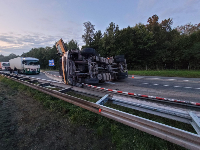 Odblokowano autostradę A4. Rano na granicy województwa opolskiego i śląskiego przewróciło się auto ciężarowe
