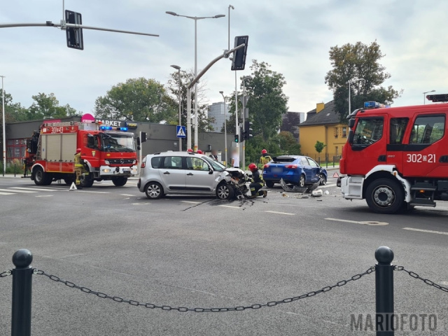 Opole: dwa samochody zderzyły się na skrzyżowaniu 1 Maja i Reymonta