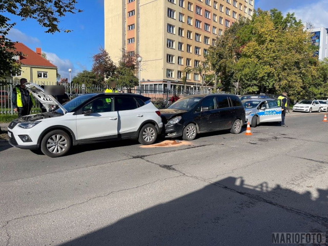 Kolizja dwóch samochodów osobowych przy Szpitalu Wojewódzkim w Opolu