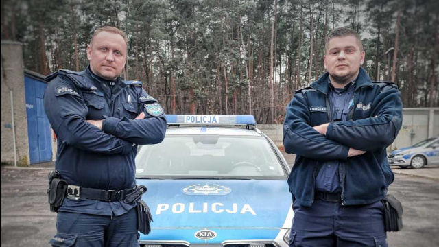 Policjanci z kędzierzyńsko-kozielskiej komendy uratowali dwie, nieświadome zagrożenia osoby