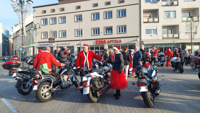 Mikołaje na motocyklach zjechali do Opola na jarmark bożonarodzeniowy