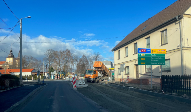 Utrudnienia na DW414. W centrum Prószkowa trwa przebudowa drogi i ronda