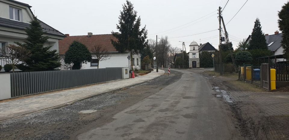Budowa ścieżki pieszo - rowerowej w Łubnianach [fot.Mariusz Piestrak]