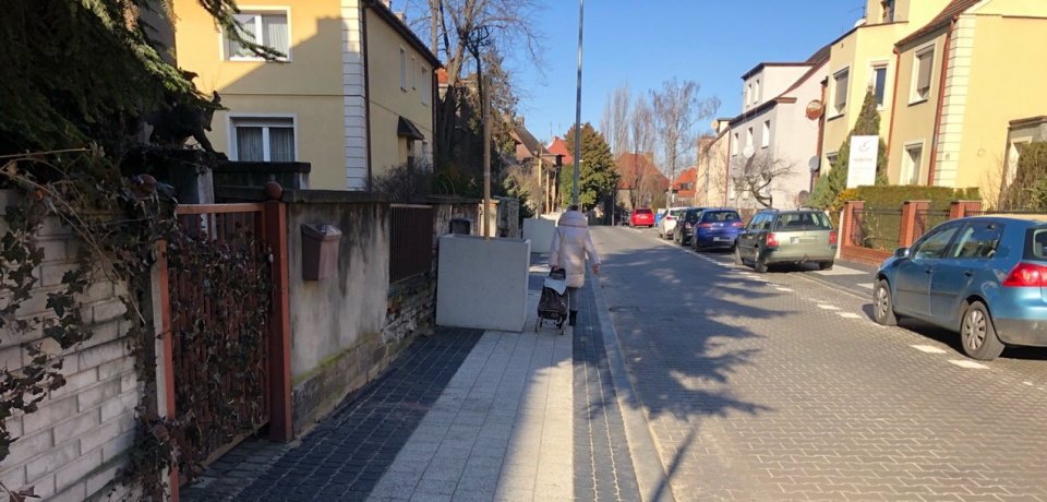 Betonowe donice na dzielnicy Generalskiej w Opolu nadal stoją [fot.M.Matuszkiewicz]