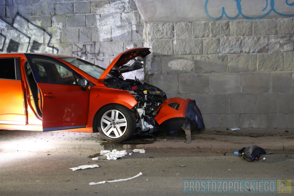 wypadek na ulicy Luboszyckiej w Opolu fot. Mario