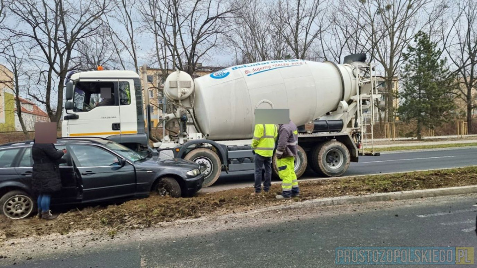 Wypadek z udziałem betoniarki foto:Mario
