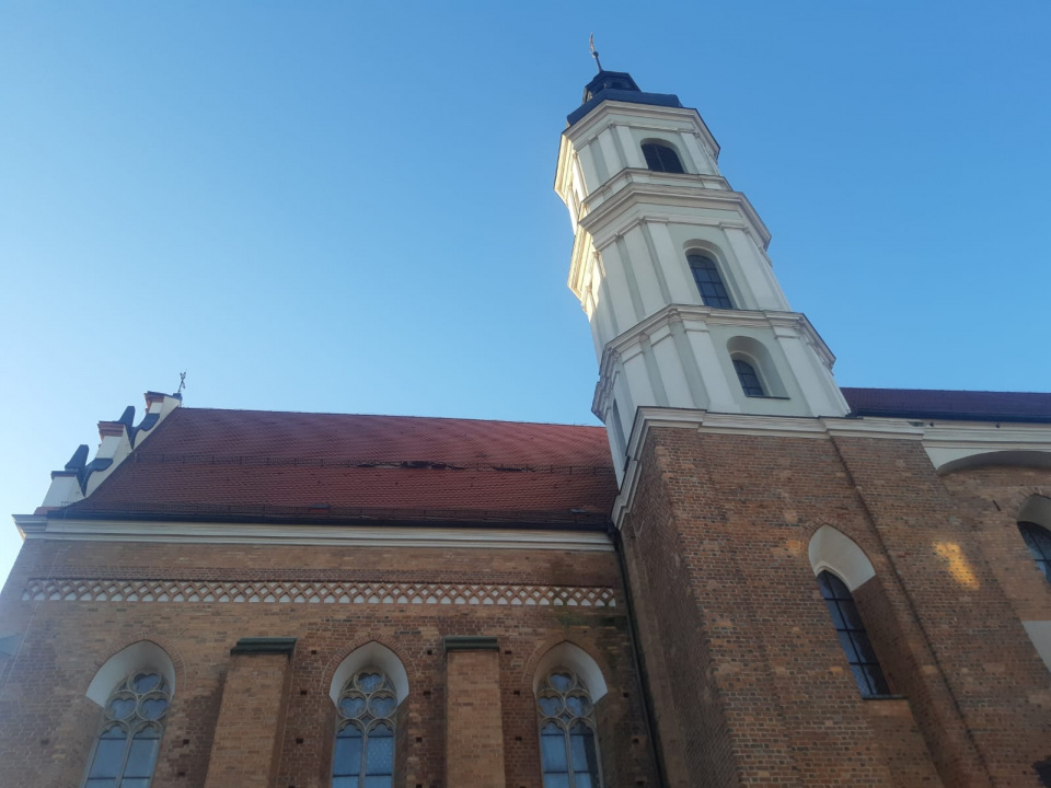 Spadające dachówki na kościele Franciszkanów w Opolu [fot.A.Stefaniak]