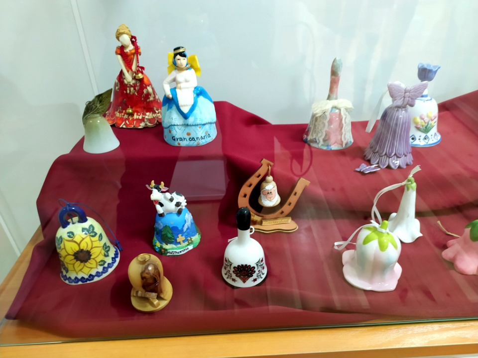 Wystawa dzwonków w praszkowskim muzeum [fot. Witold Wośtak]