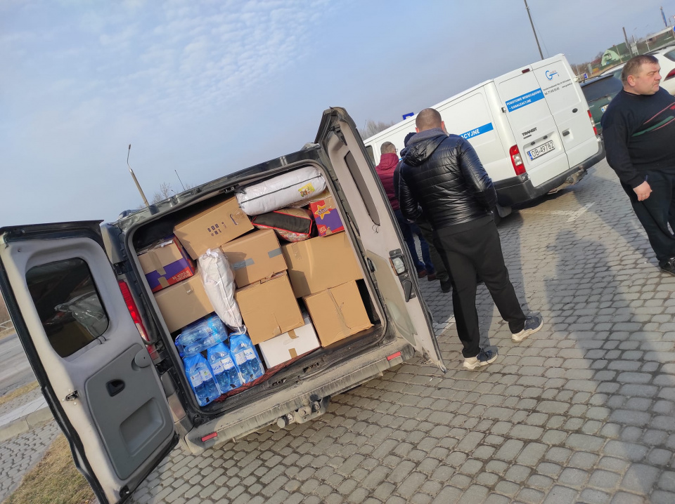 Pomoc humanitarna dla partnerskiego miasta Borszczów [fot. mat. Punkt Pomocy - Grodków dla Ukrainy/FB]