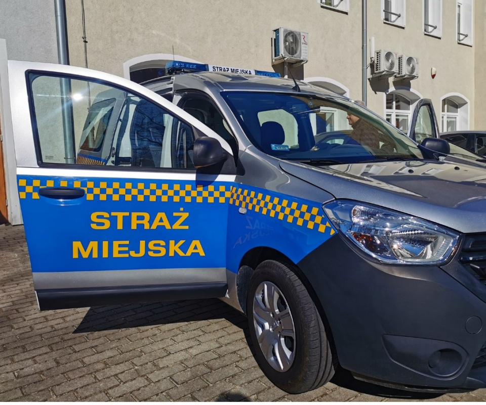 Nowe auto dla Straży Miejskiej w Prudniku [zdj. Gmina Prudnik]