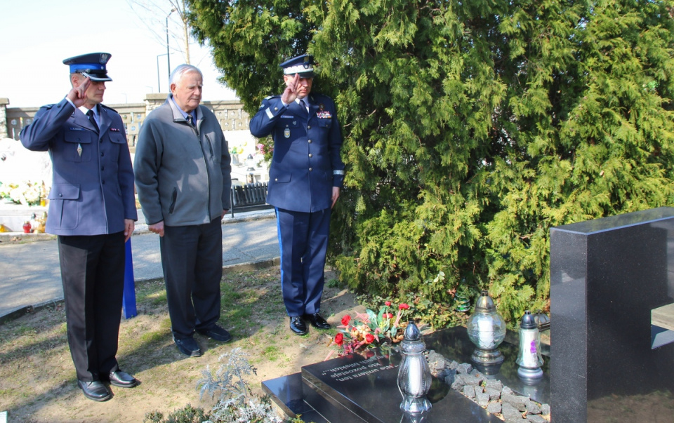 Opolscy policjanci uczcili 63. rocznicę śmierci inspektora PP Wiktora Ludwikowskiego [fot.KWP w Opolu]
