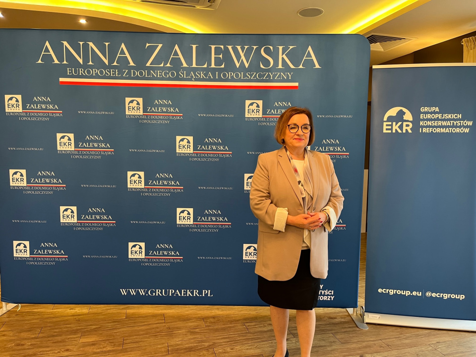 Europoseł PiS Anna Zalewska podczas konferencji w Otmuchowie omówiła problem m.in. Europejskiego Zielonego Ładu [fot.M.Matuszkiewicz]