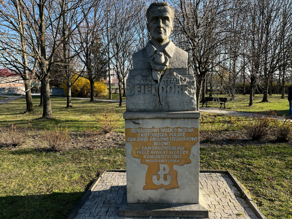 Pomnik gen. Augusta Fieldorfa w Opolu [fot.M.Matuszkiewicz]