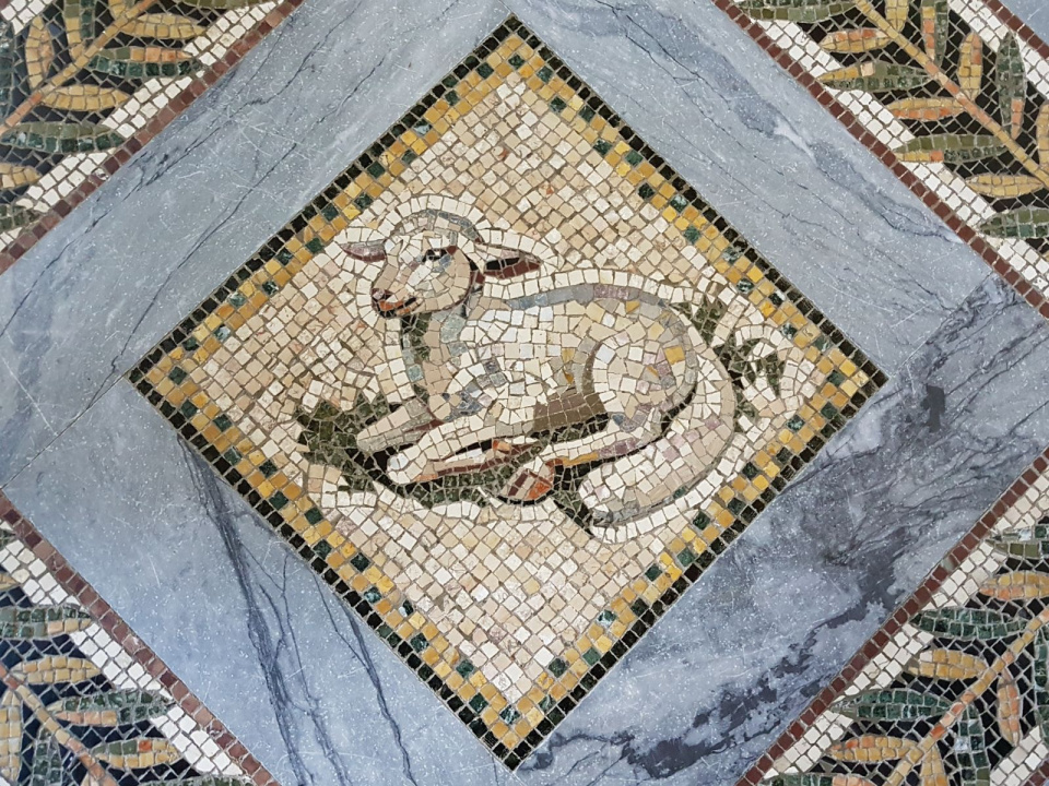 Mozaika w Sanktuarium Nawiedzenia św. Elżbiety w Ain Karem [fot. Dawid Rajwa]