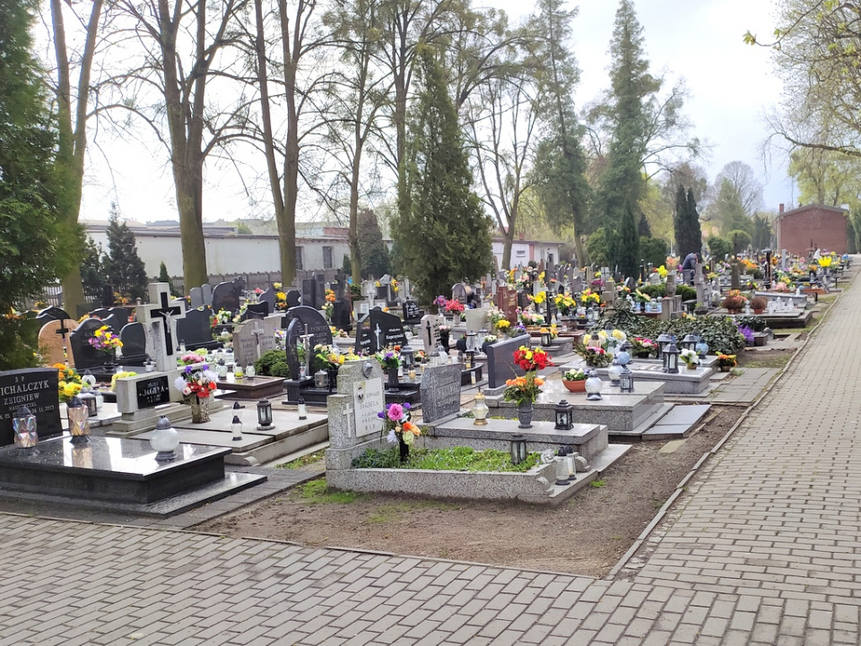 Cmentarz komunalny w Oleśnie [fot. Witold Wośtak]