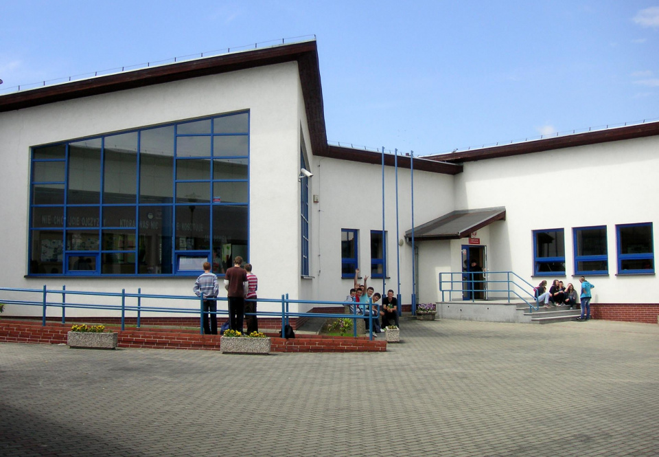 Budynek dawnego gimnazjum w Strzeleczkach [fot. archiwum szkoły]
