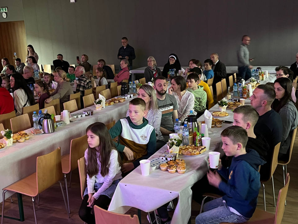 Gmina Komprachcice spotkała się przy wspólnym stole z ukraińskimi uchodźcami [fot.M.Matuszkiewicz]